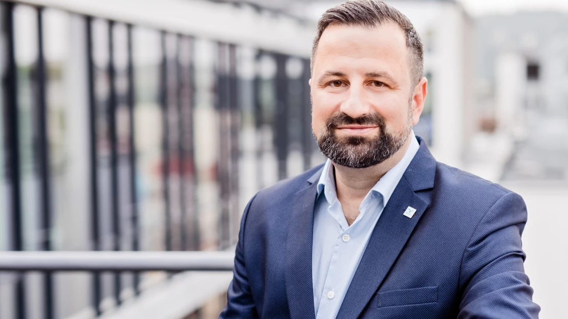Umělá inteligence nám jednou umožní pracovat jen čtyři dny, práci nám nevezme, říká expert