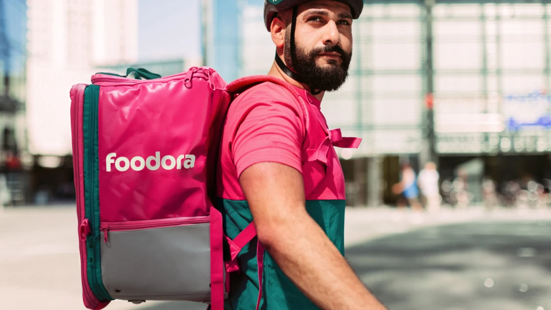 Dáme jídlo v&nbsp;novém kabátu. Doručovací platforma změní barvy a&nbsp;jméno na foodora
