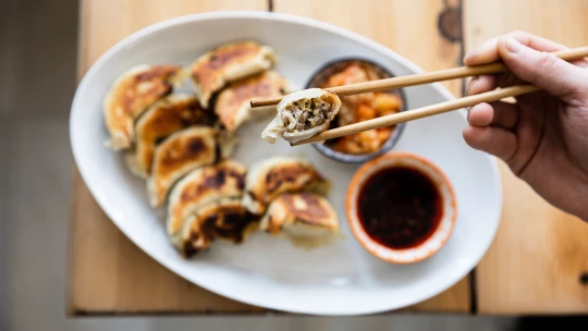 Naučte se knedlíčky gyoza jako mistr. Japonský recept z libeňského bistra