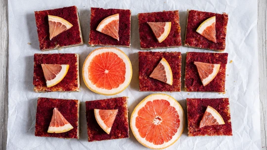 Bezlepkové, svěží & křupavé. Grepové kostky s mákem