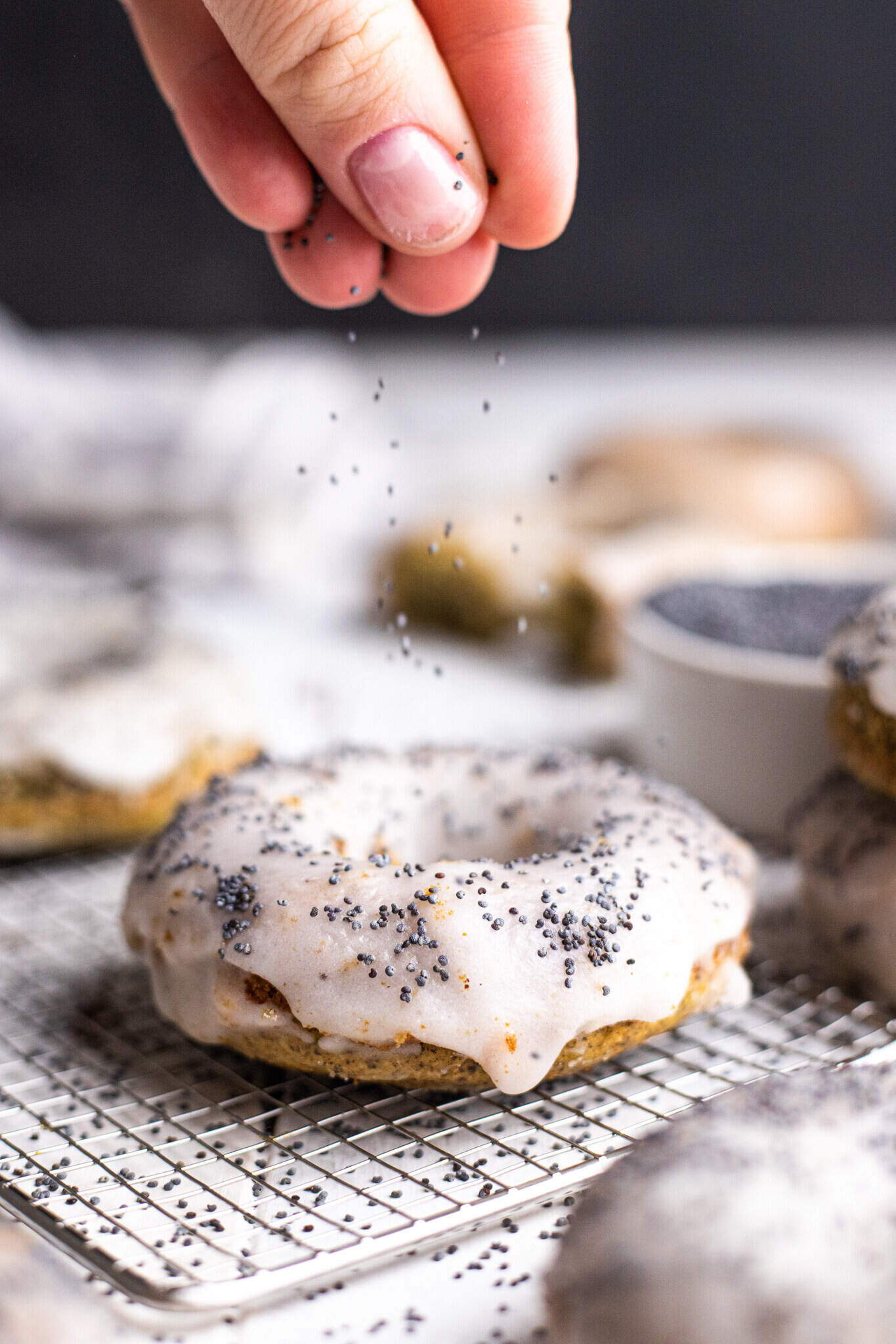pečené makové donuty s citronovou polevou