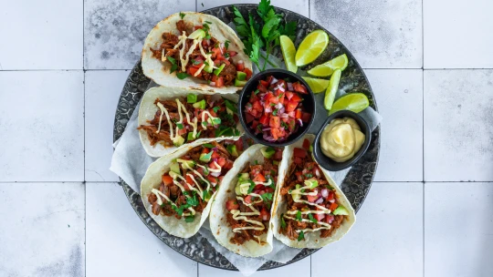 Street food doma: lahodné tacos s&nbsp;trhaným hovězím & domácí BBQ omáčkou