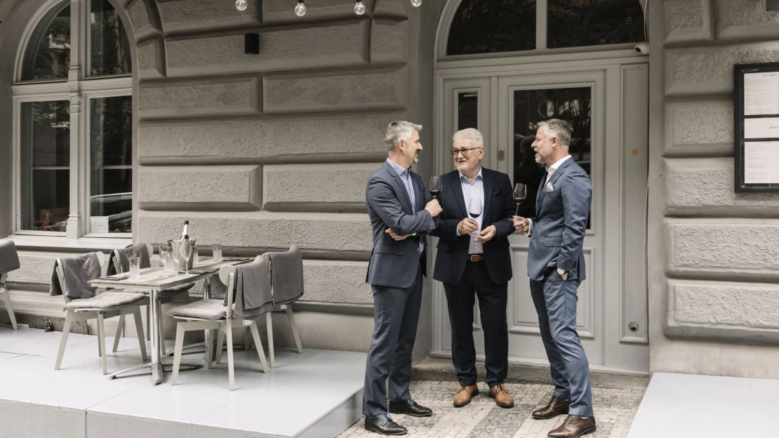 Chyběl jim český fine dining. Na Vinohradech servírují sumce a&nbsp;rajskou