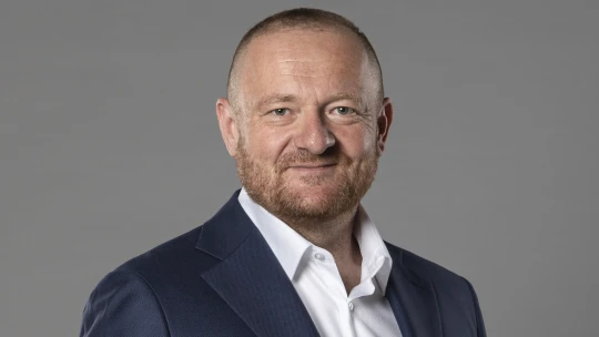 Exmanažer ANO, kšeftař s nemovitostmi. Kdo je nový majitel fotbalového Jablonce?