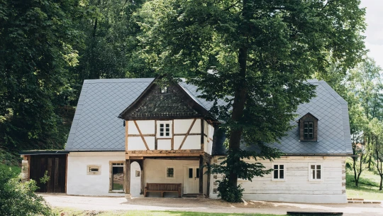 Nejen malebný hotel. Restauraci V&nbsp;Bezovém Údolí ocenil i&nbsp;Michelin