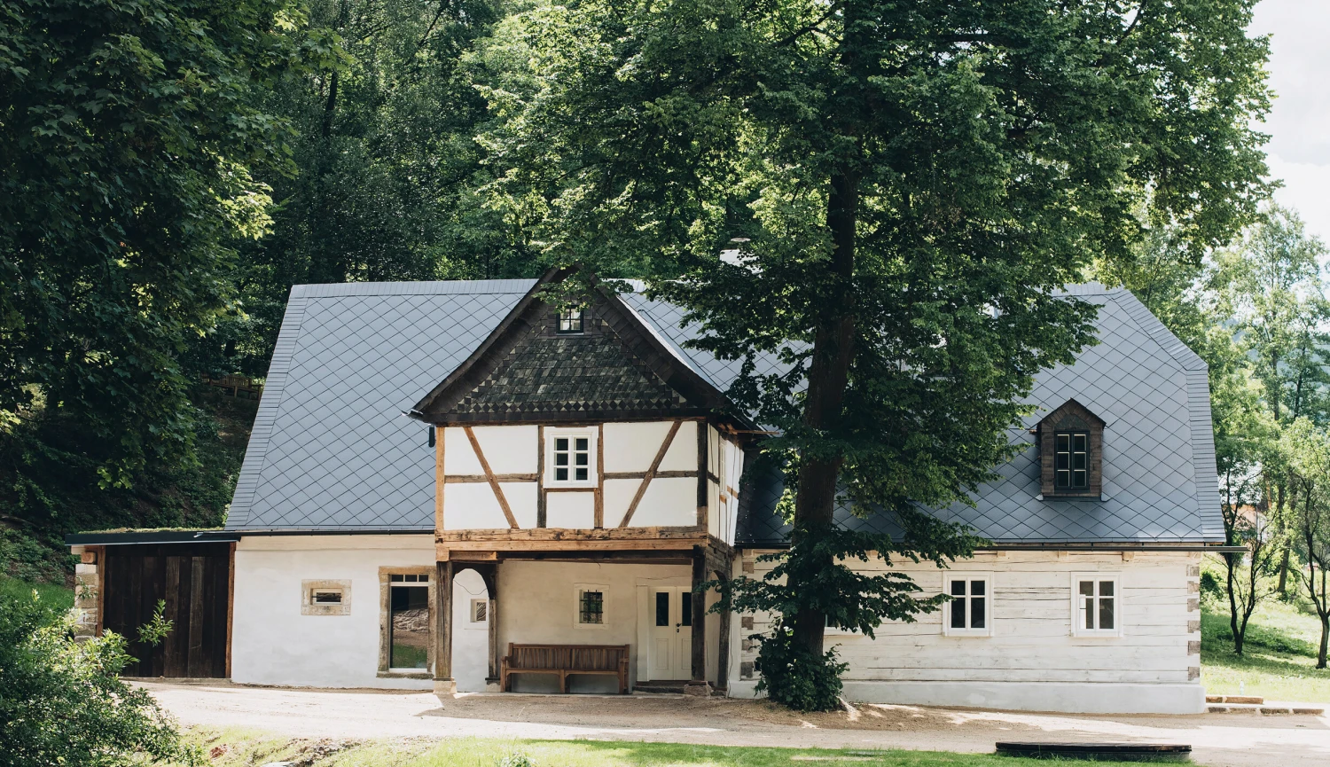 Nejen malebný hotel. Restauraci V&nbsp;Bezovém Údolí ocenil i&nbsp;Michelin