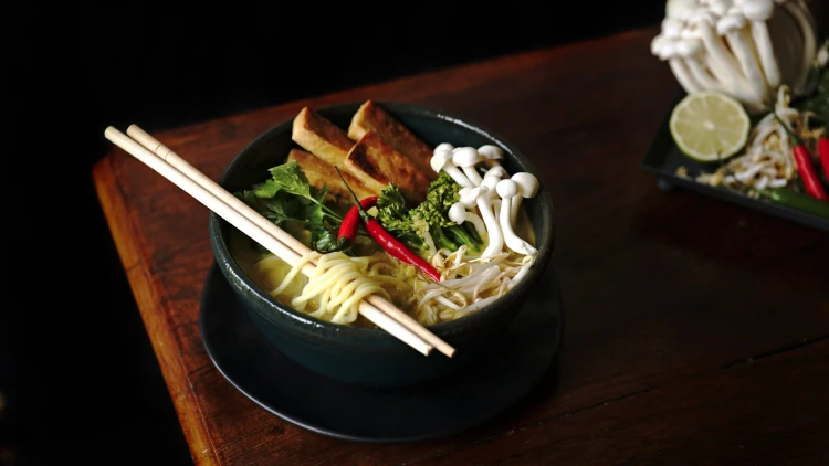 vegan polevka laksa s tofu