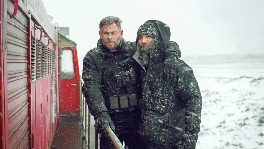 Přistát s vrtulníkem na rozjetý vlak? Děs, říká režisér obou Vyproštění