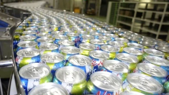 Made in Plzeň. Ball představil obří továrnu na výrobu recyklovatelných plechovek