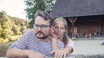 Bůčkovka a luční kvítí. Prožijte letní gastro romanci v seníku u Sázavy