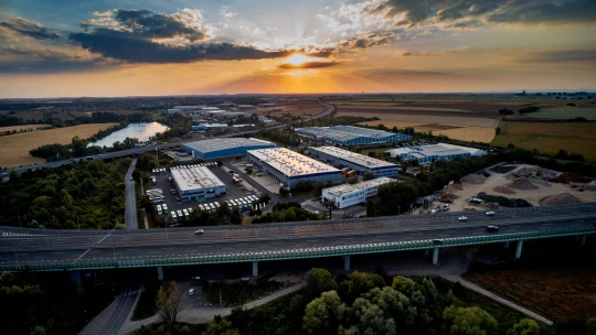 Haly se v Česku stavějí jako už dlouho ne. Ve hře je 1,5 milionu metrů čtverečních