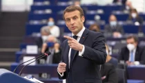 Ranní výběr: Hořící Írán, našlápnutý Claude a&nbsp;nukleární Macron