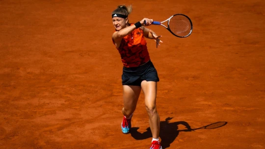 České finále ve Wimbledonu. Muchová vyzve o&nbsp;titul Noskovou
