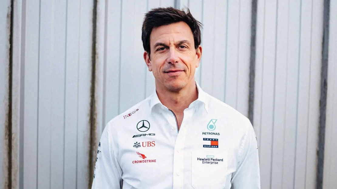 Perfekcionista. Miliardář vytáhl Mercedes k&nbsp;vítězství, dokáže obnovit závodní dynastii?