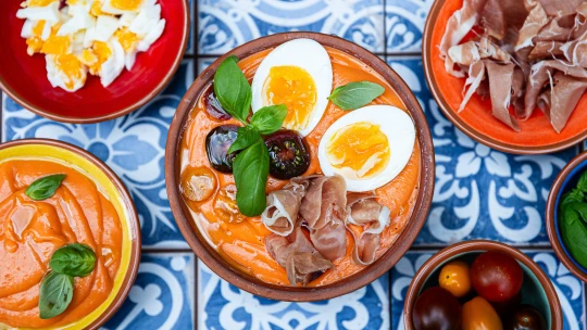 Zchladí i španělský žár. Osvěžující polévku salmorejo „uvaříte“ za 5 minut v mixéru