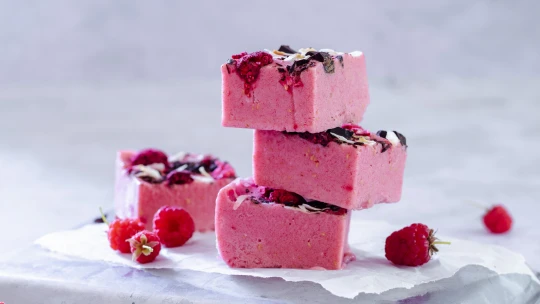 Zdravé zmrzlinové kostky. Jsou ze 4 ingrediencí a&nbsp;spolehlivě vás zchladí