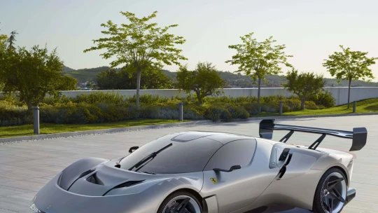 Automobilka Ferrari zvýšila zisk téměř o&nbsp;polovinu. Zlepšila celoroční výhled