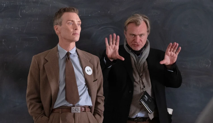 Cillian Murphy a Christopher Nolan při natáčení filmu Oppenheimer