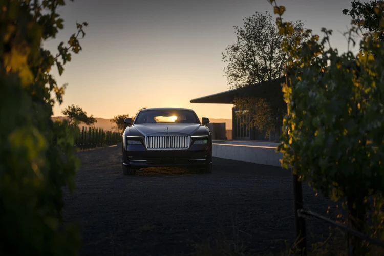 První test elektrického Rolls-Royce Spectre. Enjoy the silence_0