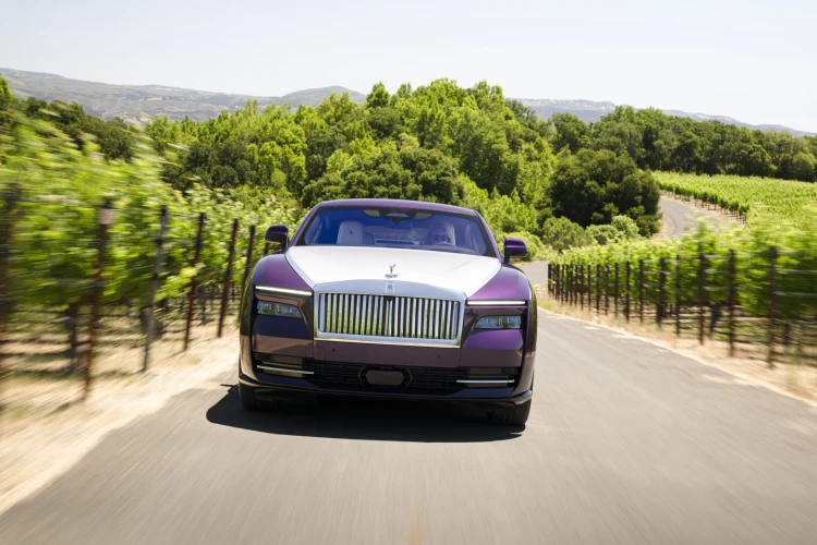 První test elektrického Rolls-Royce Spectre. Enjoy the silence_6