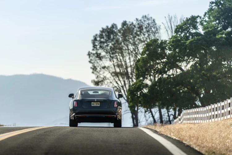 První test elektrického Rolls-Royce Spectre. Enjoy the silence_4