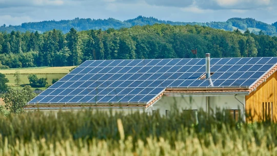 Photon Energy měla v pololetí ztrátu 103,5 milionu. Meziročně si ale polepšila