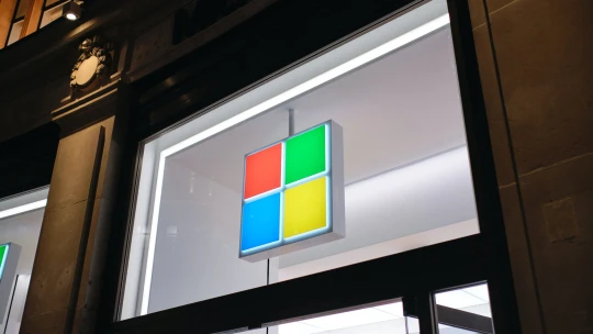 Cloudové služby a&nbsp;investice do AI. Microsoft hlásí nárůst zisku o&nbsp;dvacet procent