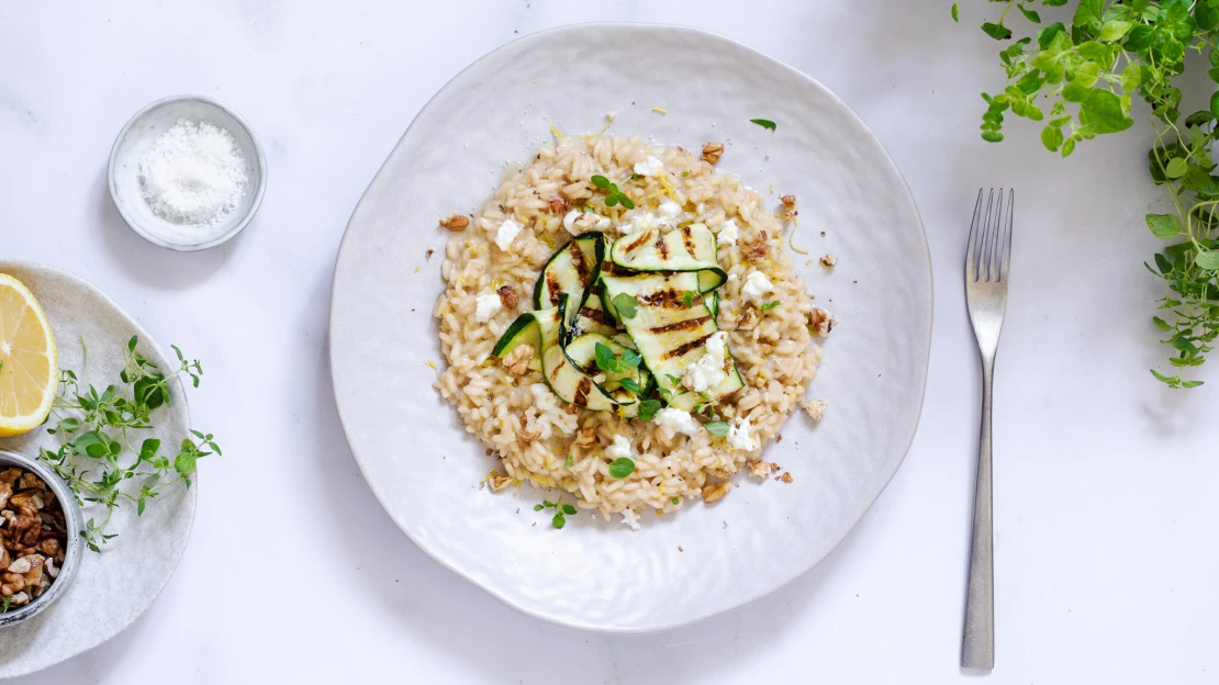 Italská klasika netradičně. Osvěžte risotto citronem a&nbsp;přidejte cuketu