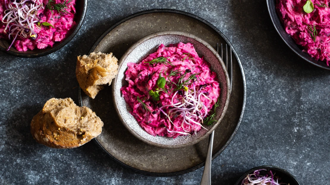 Tak trochu jiné, tak trochu návykové. Řepné tzatziki připravujte rovnou ve velkém