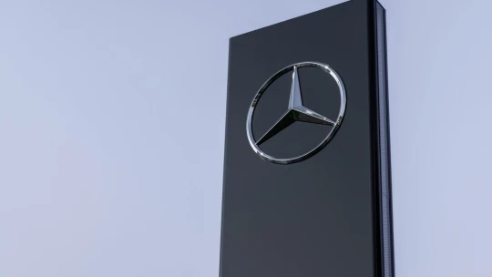Pražský Mercedes pod francouzskými křídly. Prodejce odkupuje skupina RCM