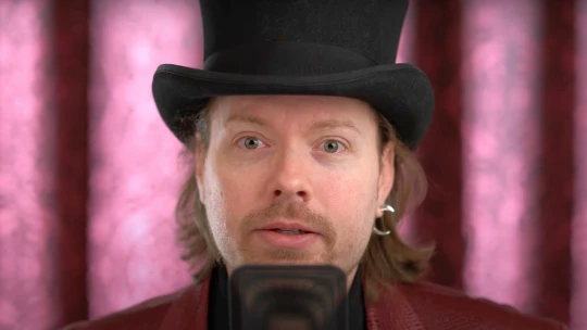 Rolexky i obří diamant. Krypto influencer rozhazoval peníze klientů za luxus