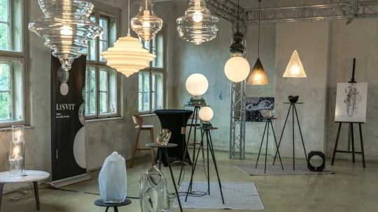 Křišťálový týden vzdá hold sklářům. Ukáže i plastiky rozbité Hollywoodem