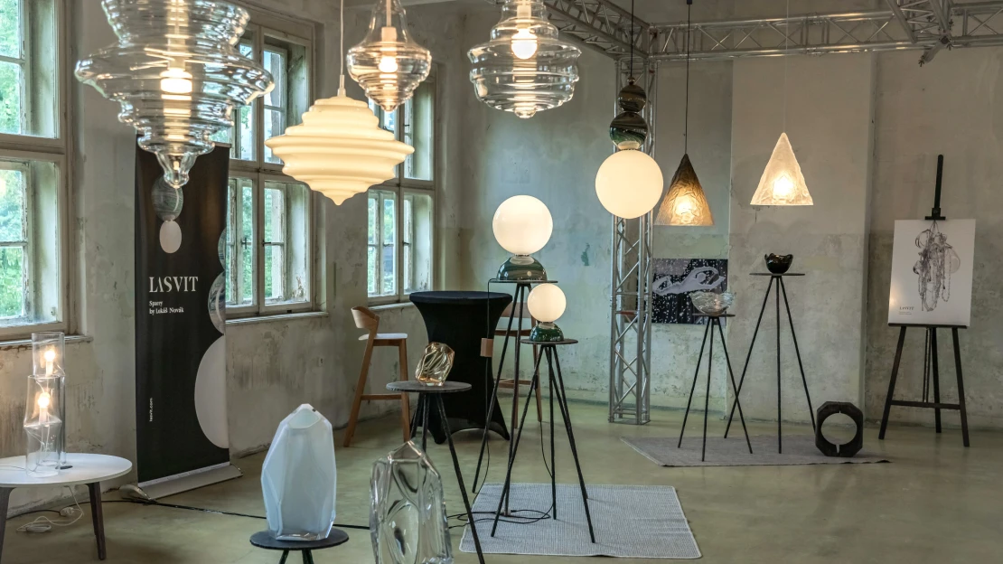 Křišťálový týden vzdá hold sklářům. Ukáže i plastiky rozbité Hollywoodem