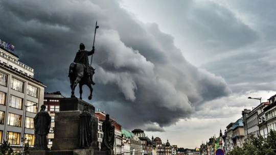 Pojišťovny počítají škody. Účet za bouřky přesahuje sto milionů