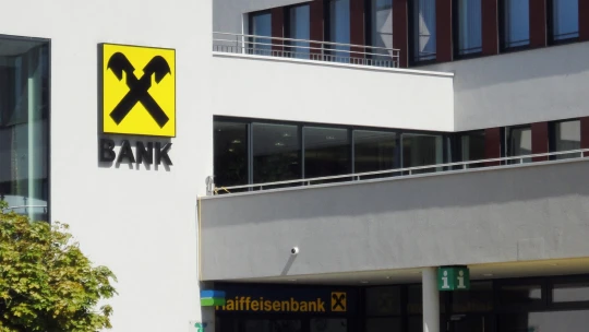 Raiffeisenbank se v&nbsp;Česku daří. Loni jí stoupl čistý zisk o&nbsp;třetinu, na více než sedm miliard korun, táhly to spořicí účty