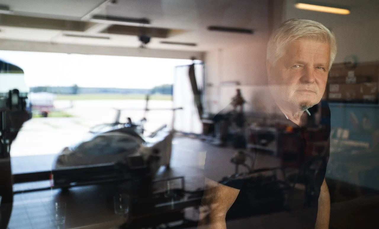 Štefan Klein, konstruktér létajícího auta AirCar, věří ve spojení výhod létání a silniční dopravy. Foto: Marek Mucha