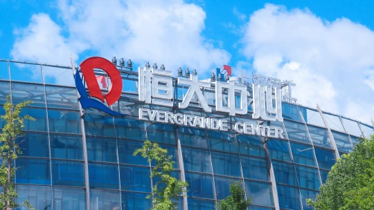 Soud poslal do likvidace China Evergrande. Obchod s jejími akciemi byl pozastaven