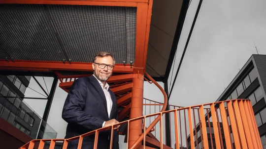 Jan Juchelka byl zvolen na další období do vedení Komerční banky