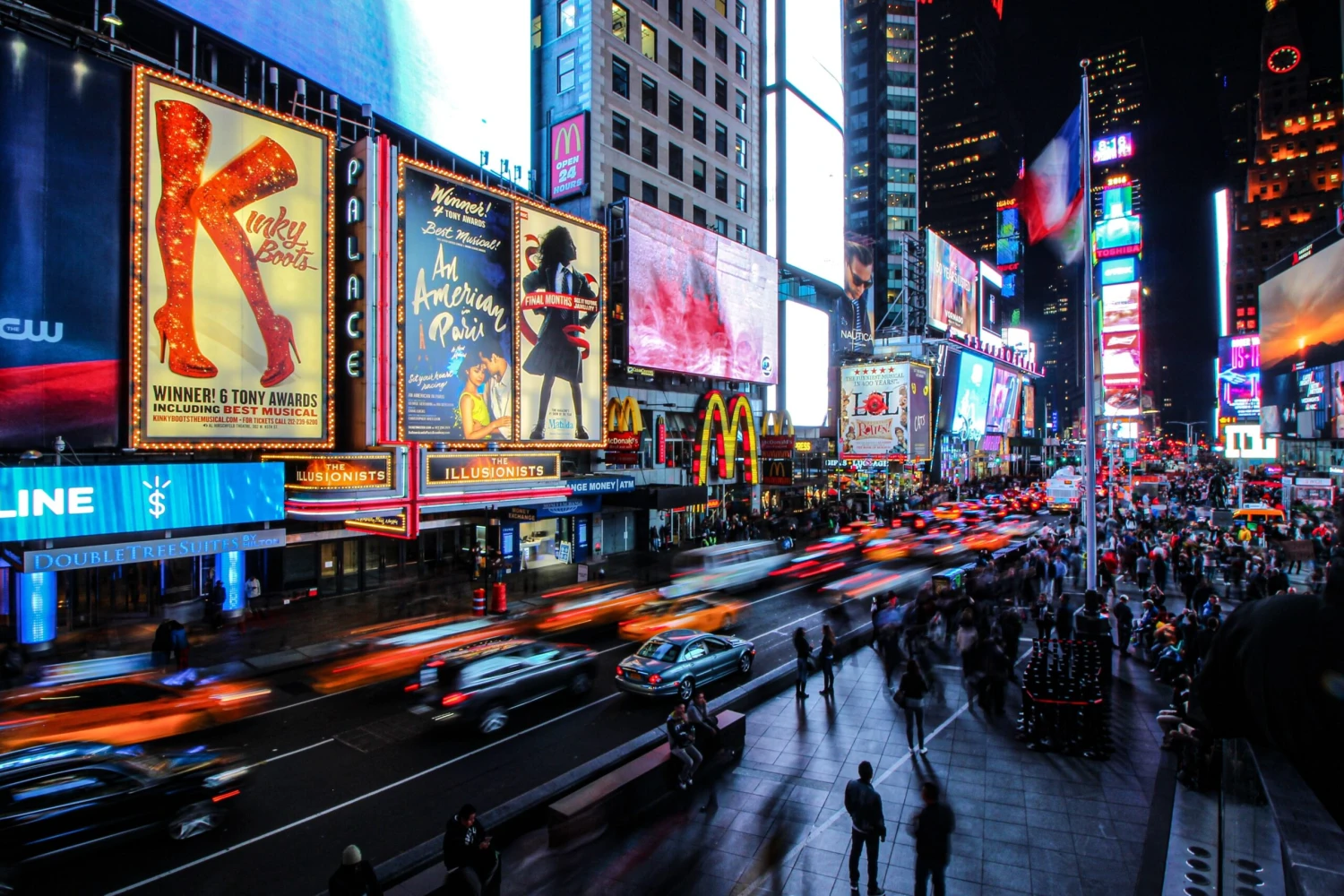 Král popu, návrat DeLoreanu i Disneyovky. Na co si zaletět na Broadway?