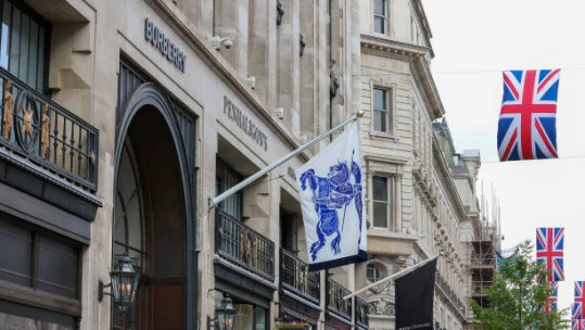 Poprask v&nbsp;londýnském metru. Burberry přejmenovala stanici a&nbsp;zmátla cestující