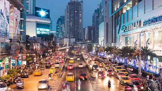 Miliardové investice pro Thajsko. Mají přijít od Tesly, Google i Microsoftu