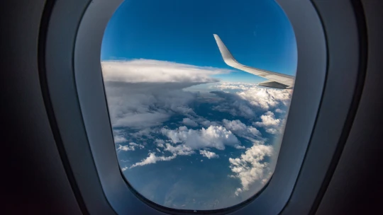 Evropská unie nařizuje aerolinkám odškodnit cestující za zrušené lety kvůli drahému palivu