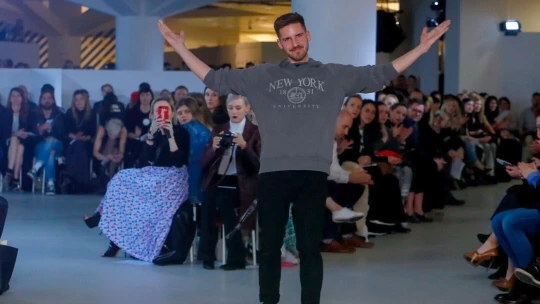 Fashion week pro mě nedává smysl, říká návrhář Zoltán Tóth v podcastu