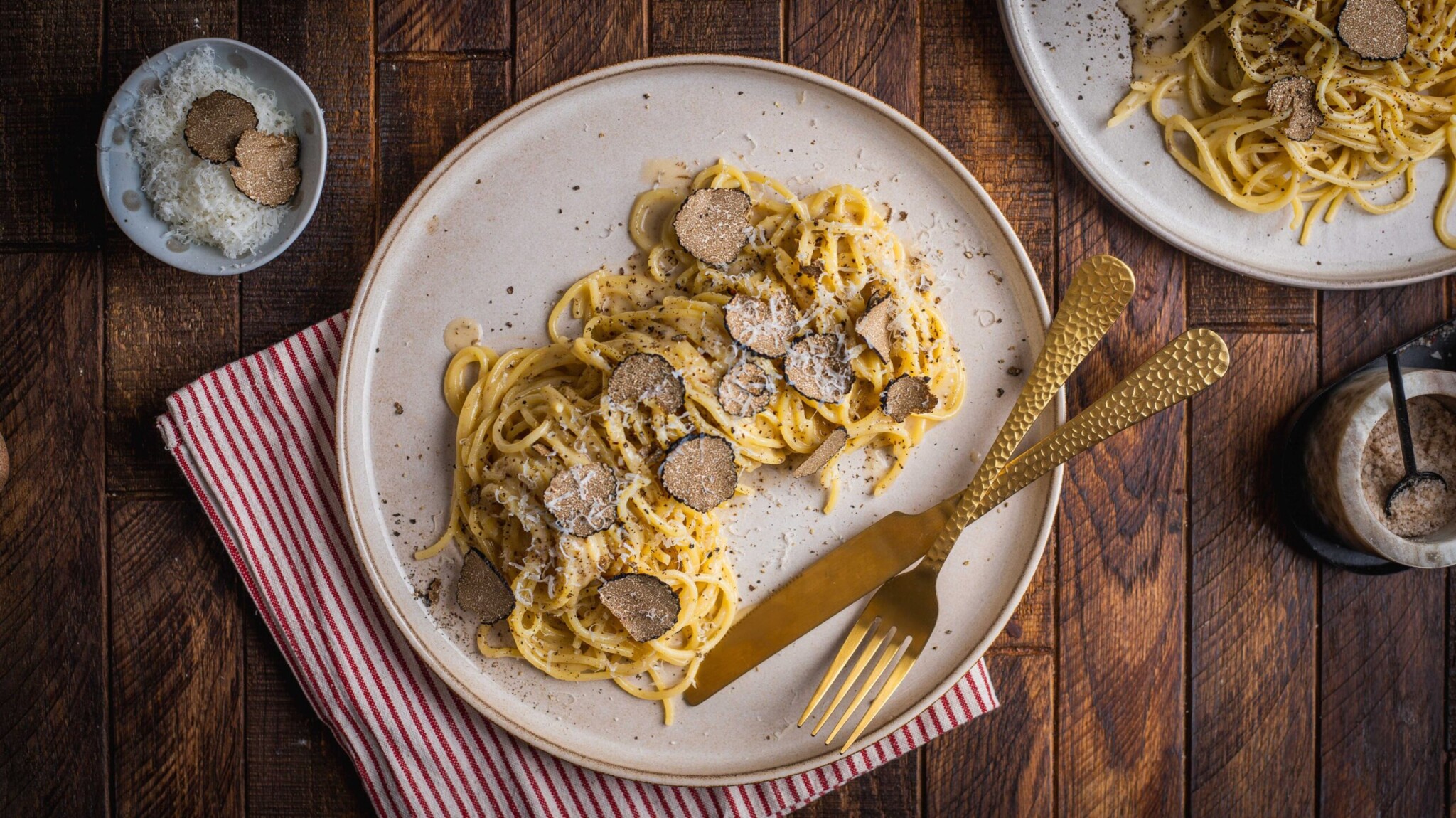testoviny s lanyzem (pasta al tartufo)