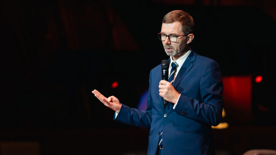 Miliardy leží ladem. Češi se chovají jako v&nbsp;lockdownu, říká Sklenář z&nbsp;J&T