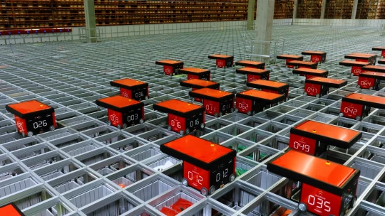 Rychlost, prostor, úspora. Firmě Malfini vyskladňují zboží roboti