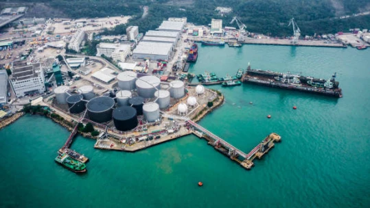 Ropný gigant Exxon Mobil kupuje svého konkurenta. Zajistí si těžbu na desetiletí