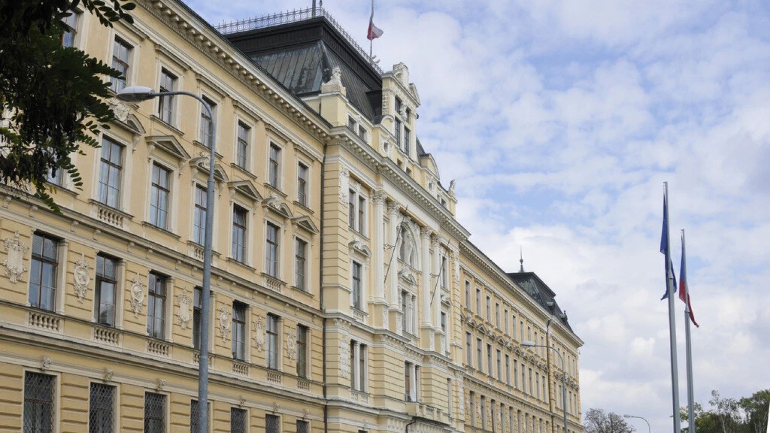 Obrana pořídí stanice pro vojenskou satelitní síť za téměř tři miliardy korun