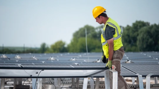 Senát chce vypustit kontroly solárních elektráren. Lex plyn znovu předhodil Sněmovně