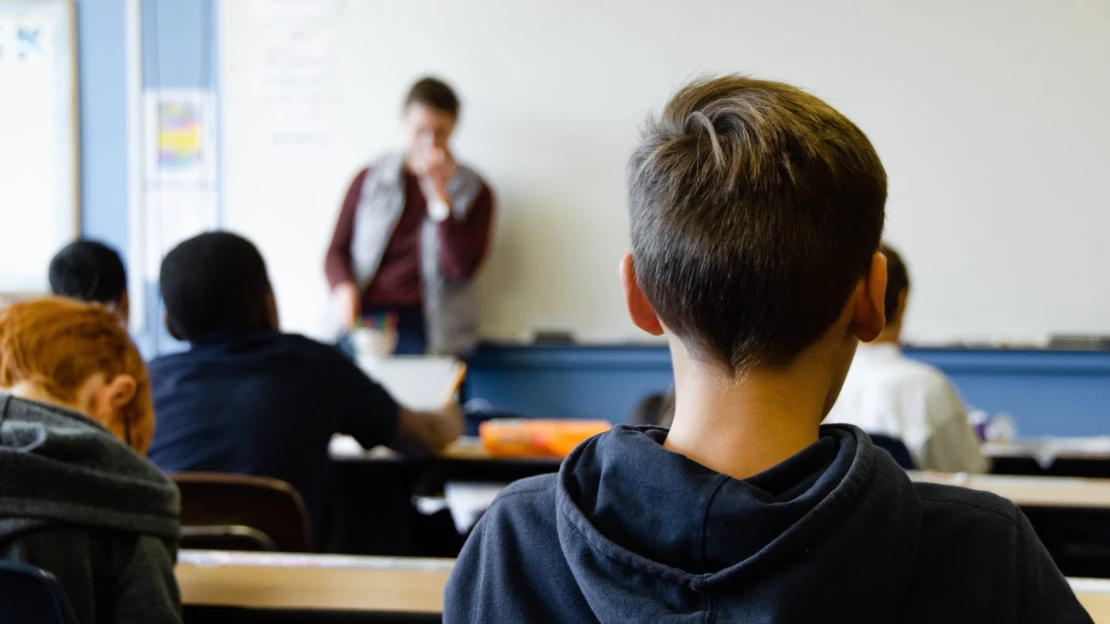 Nepedagogy budou zřejmě místo státu platit obce a kraje. Senát schválil novelu školského zákona
